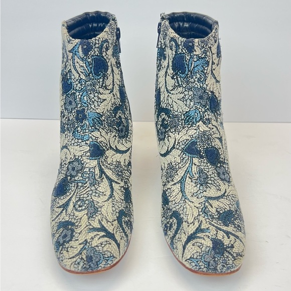 Bernardo Blue Floral Ankle Boots with Gold Heel Size 10M - Picture 8 of 9
